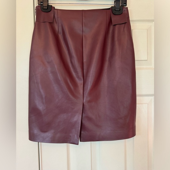 NWOT Theory Vegan Leather Stretch Pencil Skirt Burgundy size 2 - Picture 9 of 10